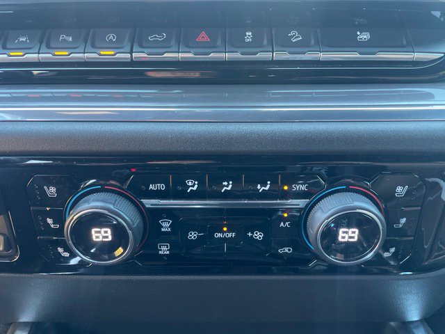 Used 2023 Chevrolet Silverado 1500 High Country w/ Technology Package AWD/4WD image 12