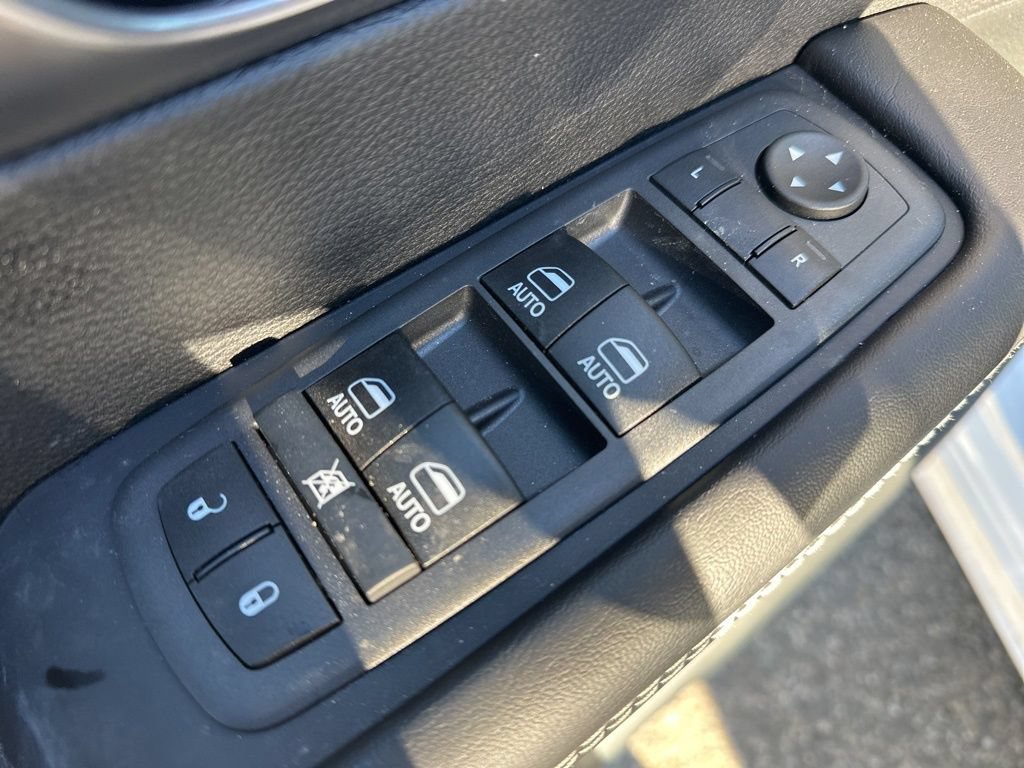New 2026 Chrysler Pacifica Select AWD/4WD image 13