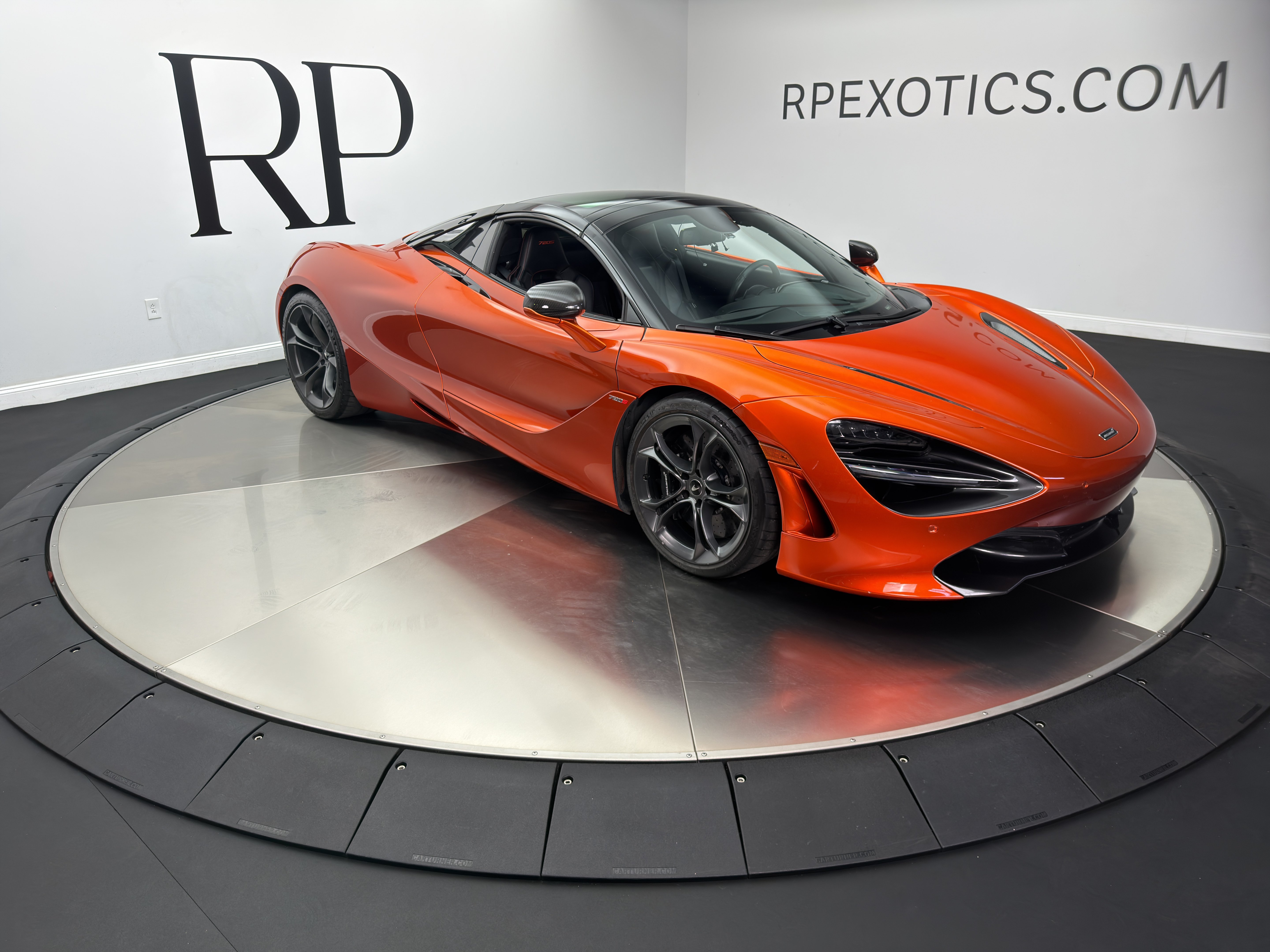 Used 2020 McLaren 720S Spider RWD image 16