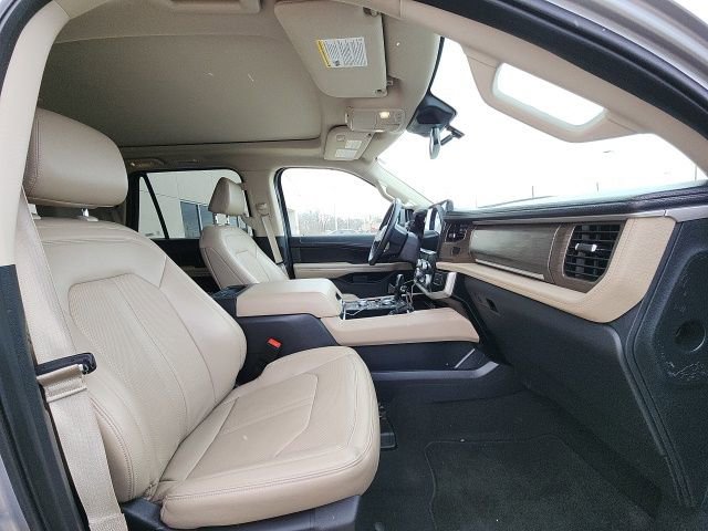 Used 2024 Ford Expedition Limited image 7