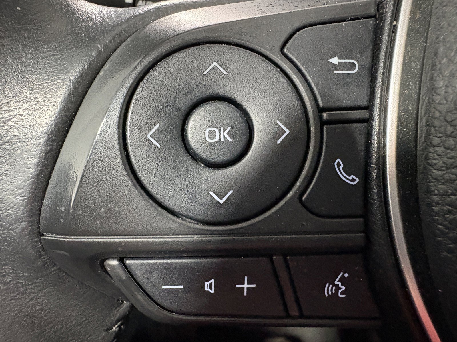 Used 2024 Toyota Corolla Cross XLE AWD/4WD image 15