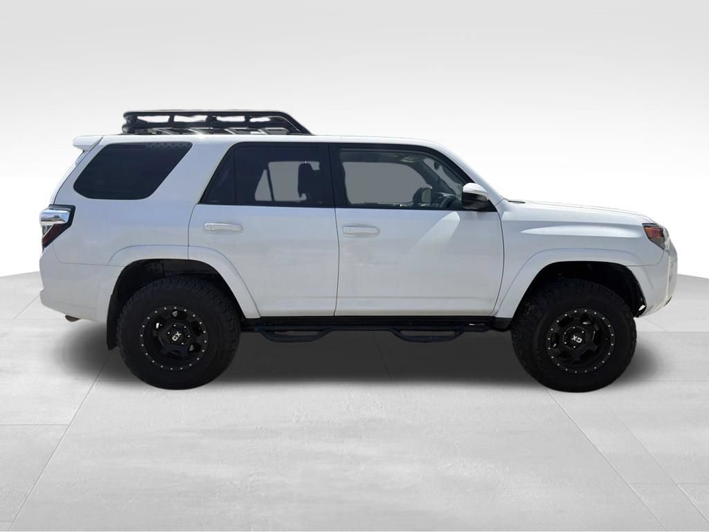 Used 2016 Toyota 4Runner SR5 AWD/4WD image 17