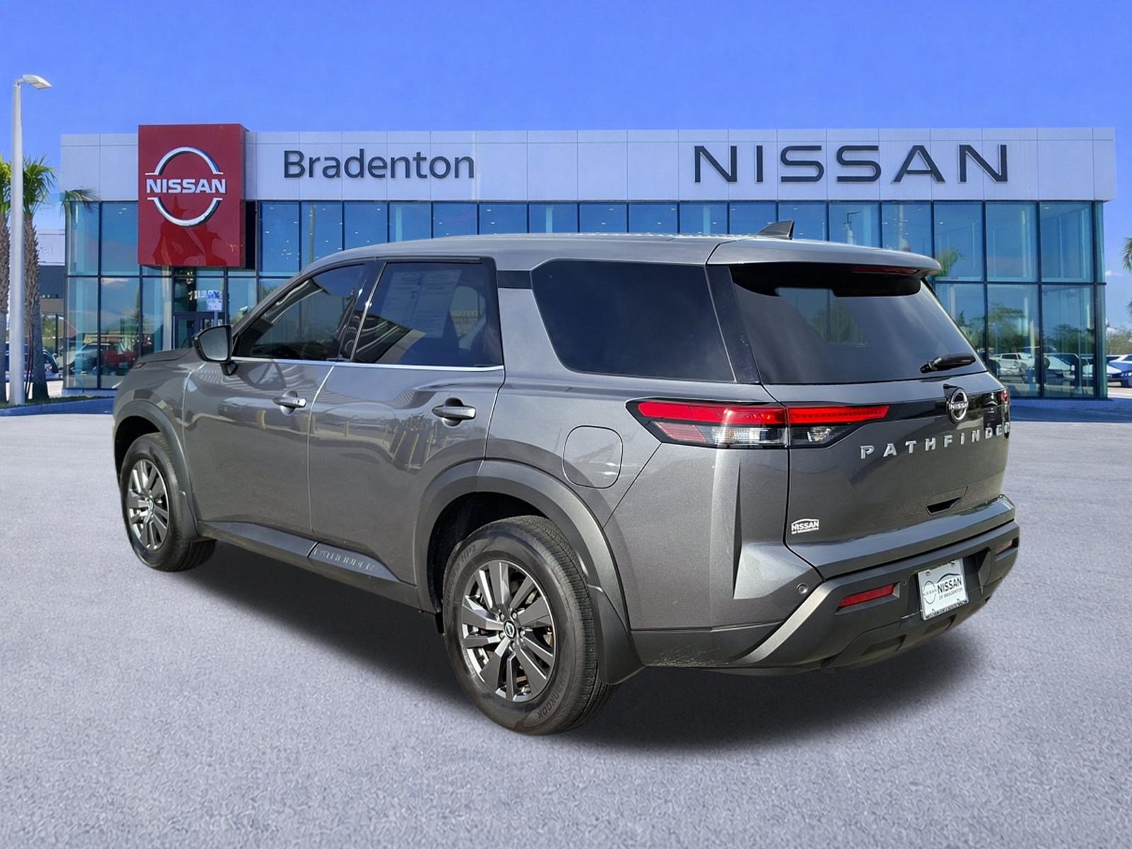 Certified 2025 Nissan Pathfinder S FWD image 7
