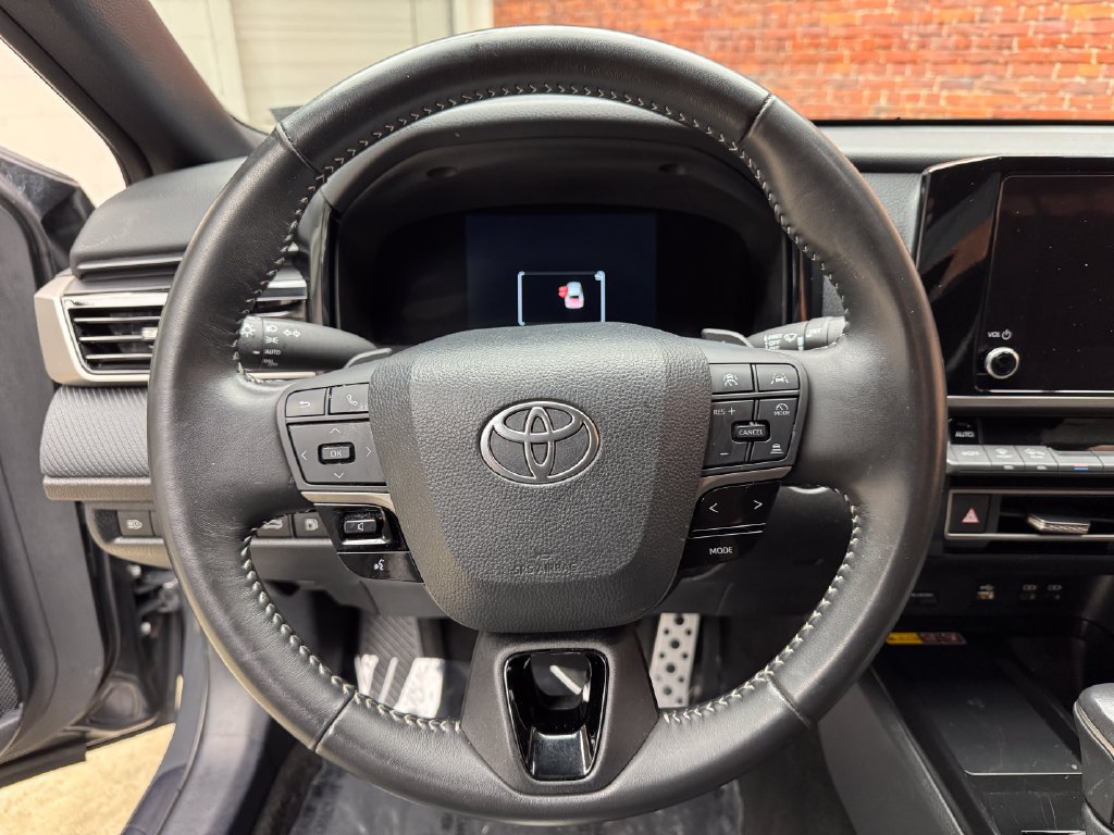 Used 2025 Toyota Camry SE FWD image 13