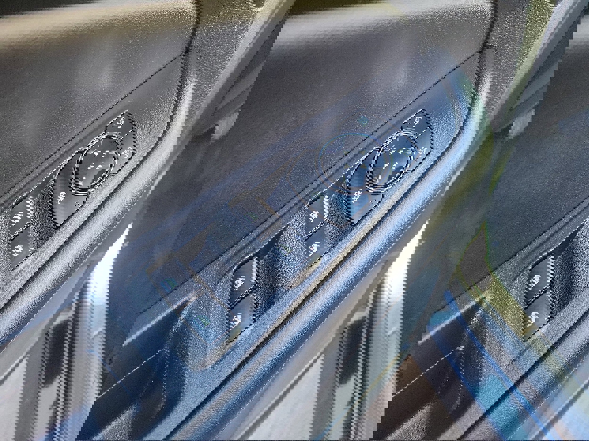 Used 2024 Ford Edge SEL w/ Convenience Package image 18