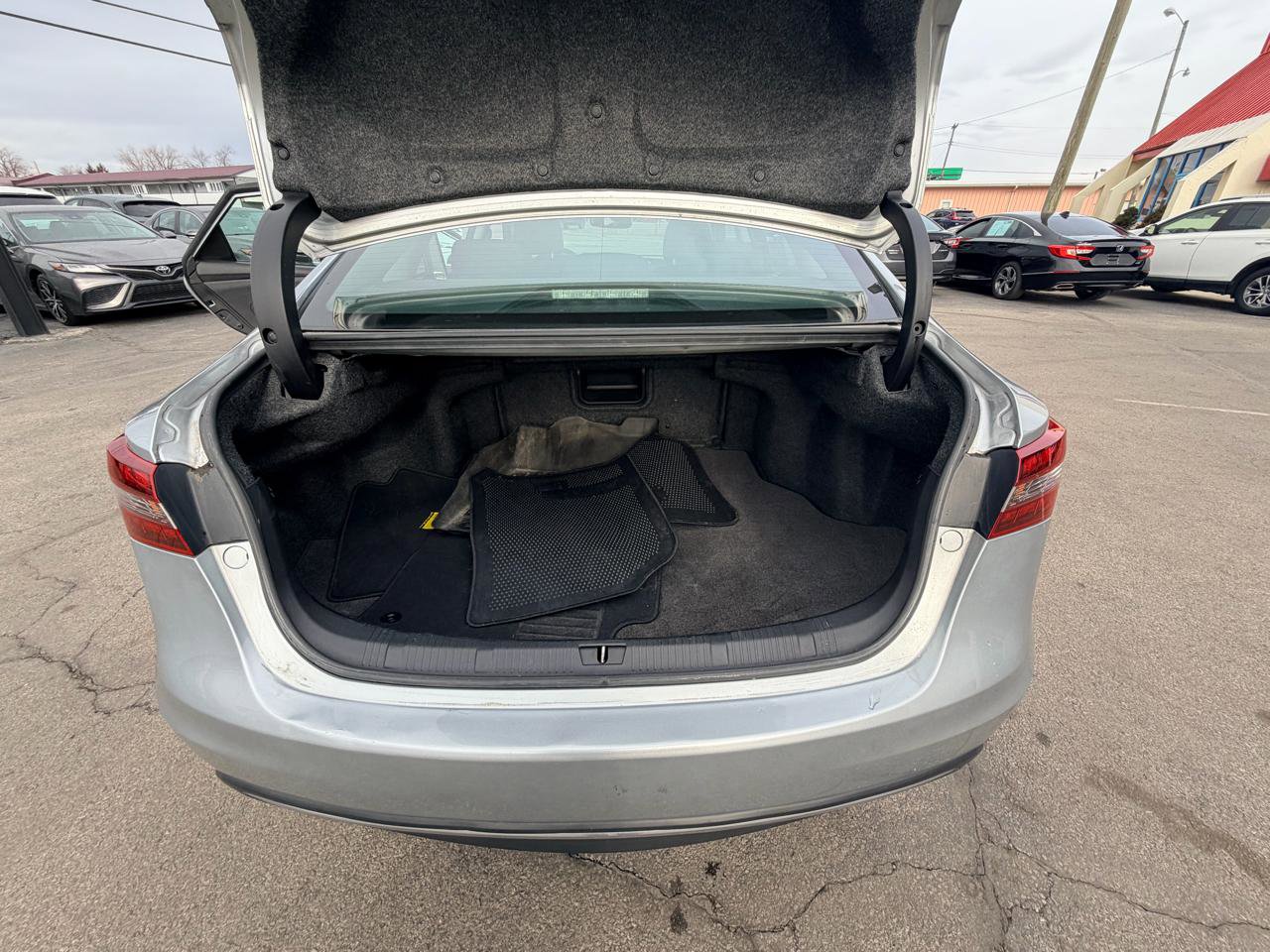 Used 2016 Toyota Avalon Limited image 17