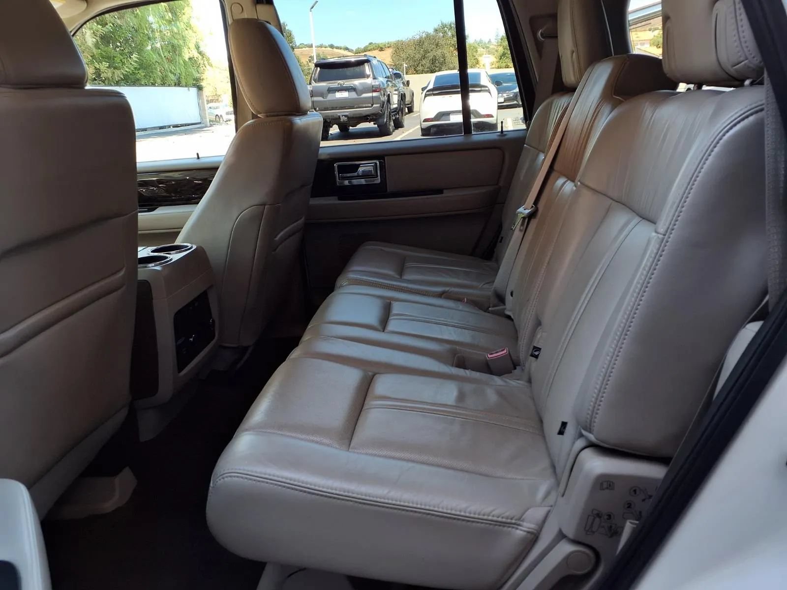 Used 2015 Lincoln Navigator 2WD image 16