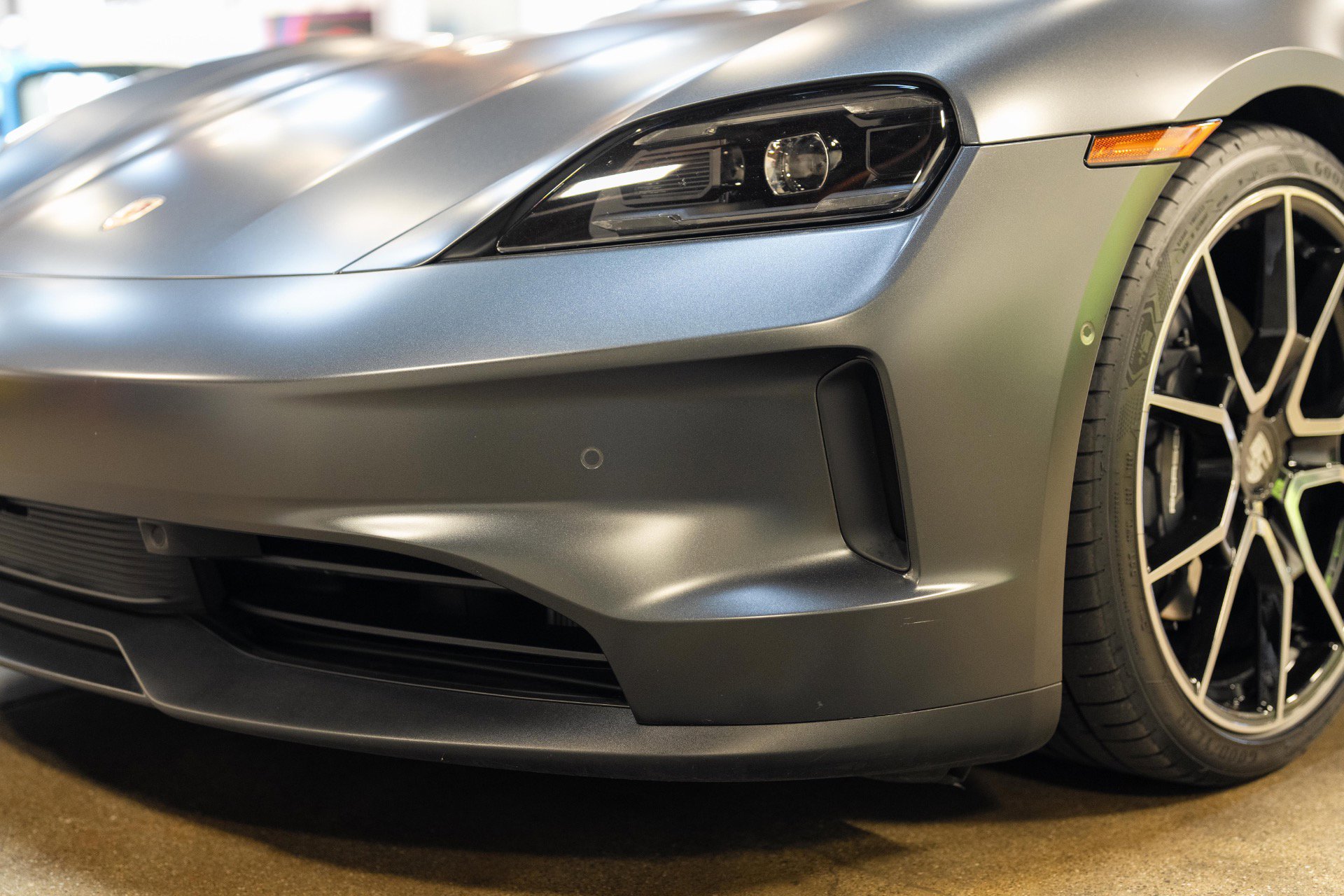 Used 2025 Porsche Taycan RWD image 22
