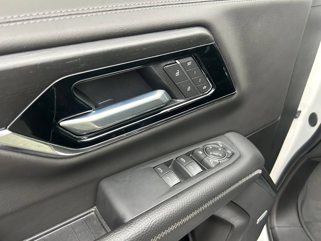 Used 2025 GMC Yukon Denali w/ Denali Reserve Package AWD/4WD image 10
