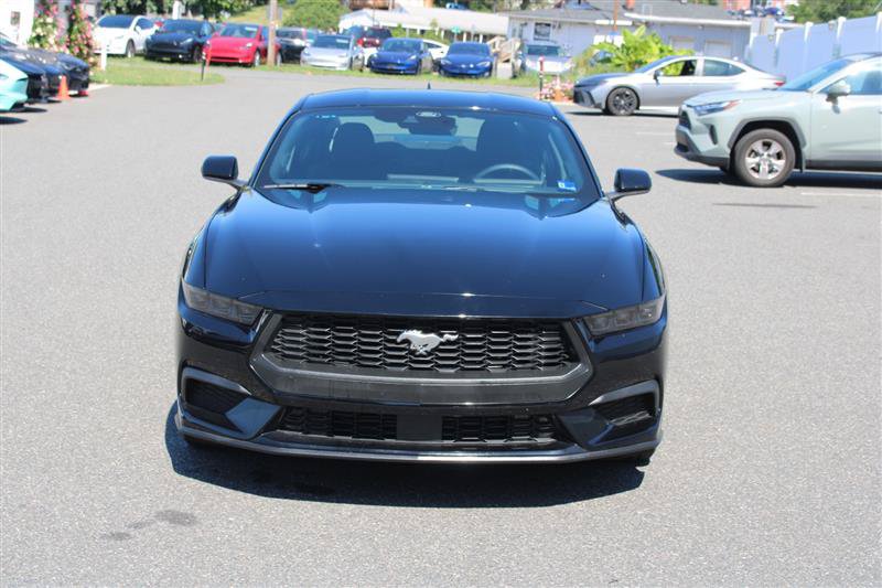 Used 2025 Ford Mustang Coupe RWD image 2