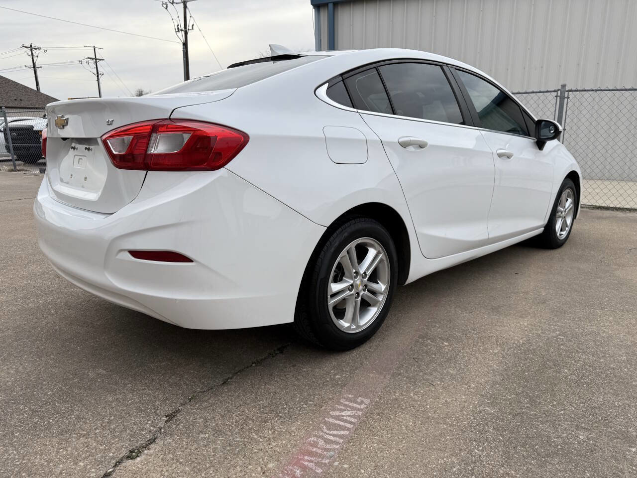 Used 2017 Chevrolet Cruze LT image 6