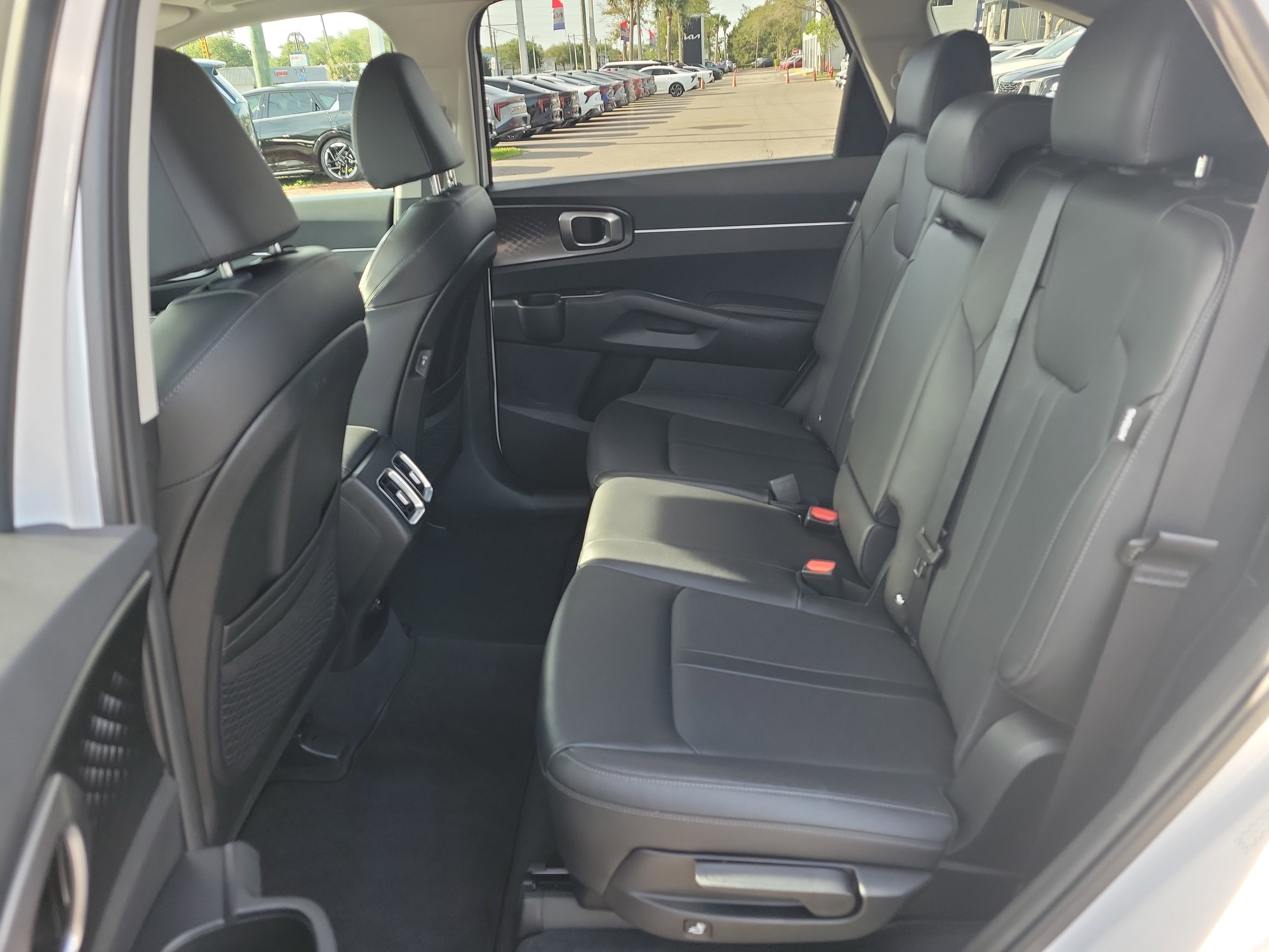 Certified 2025 Kia Sorento S w/ Panoramic Sunroof Package FWD image 15