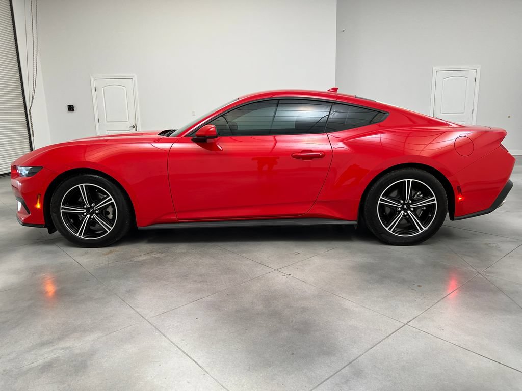 Used 2025 Ford Mustang Coupe RWD image 5