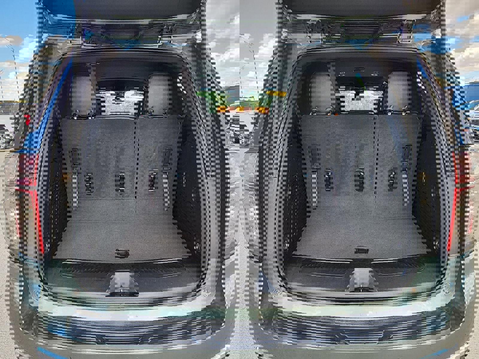 Used 2024 Chevrolet Tahoe LT image 25