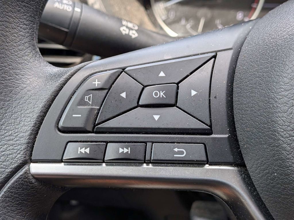 Used 2025 Nissan Sentra SV image 22