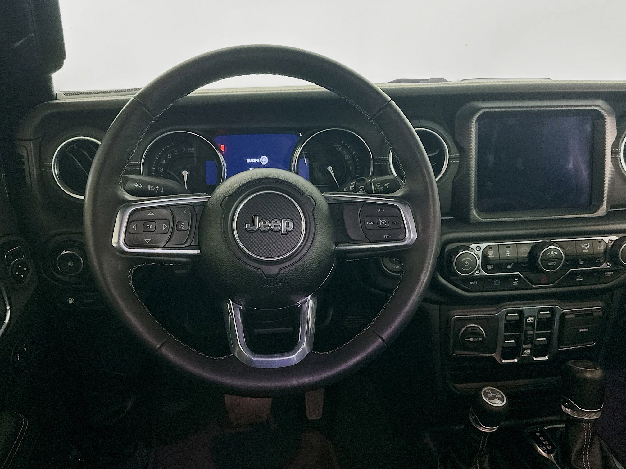 Used 2023 Jeep Wrangler Sahara w/ Cold Weather Group AWD/4WD image 17