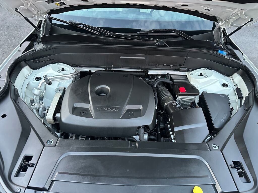 Used 2021 Volvo XC90 T6 Momentum image 34