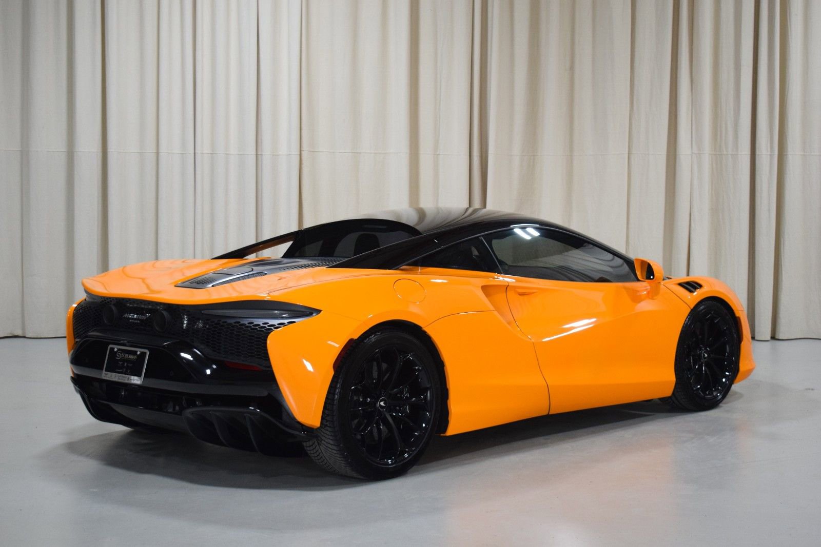 Used 2024 McLaren Artura image 9