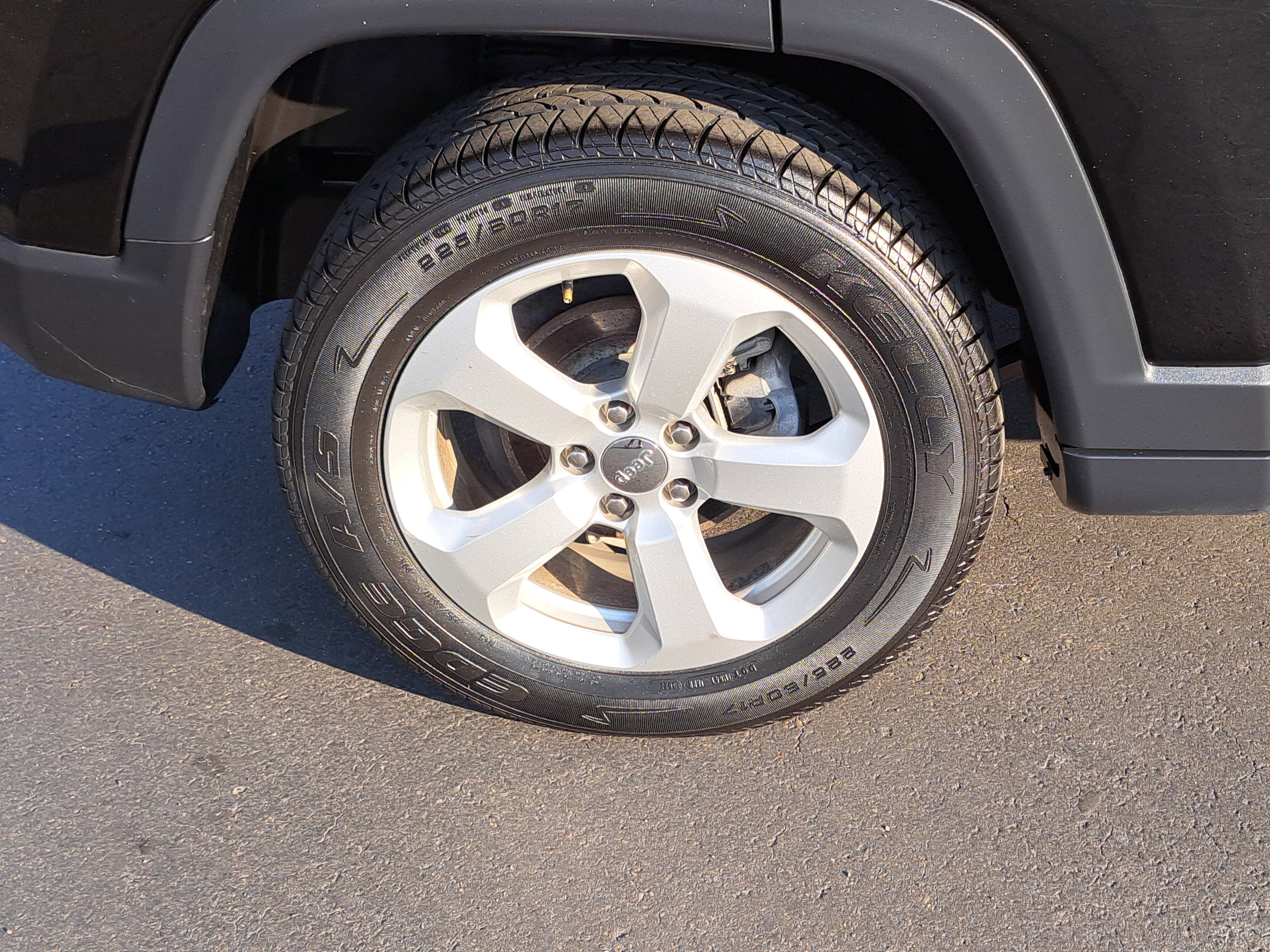 Used 2018 Jeep Compass Latitude w/ Popular Equipment Group image 5