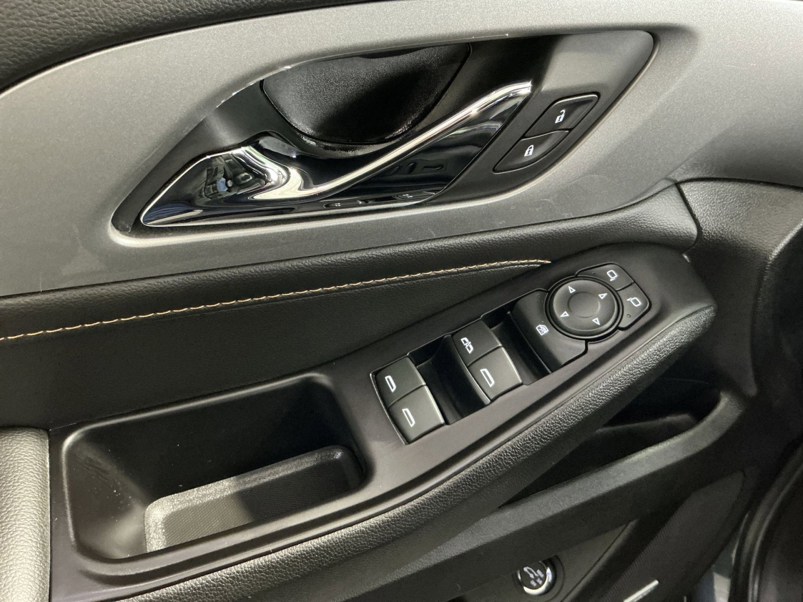 Used 2020 Chevrolet Traverse RS image 23