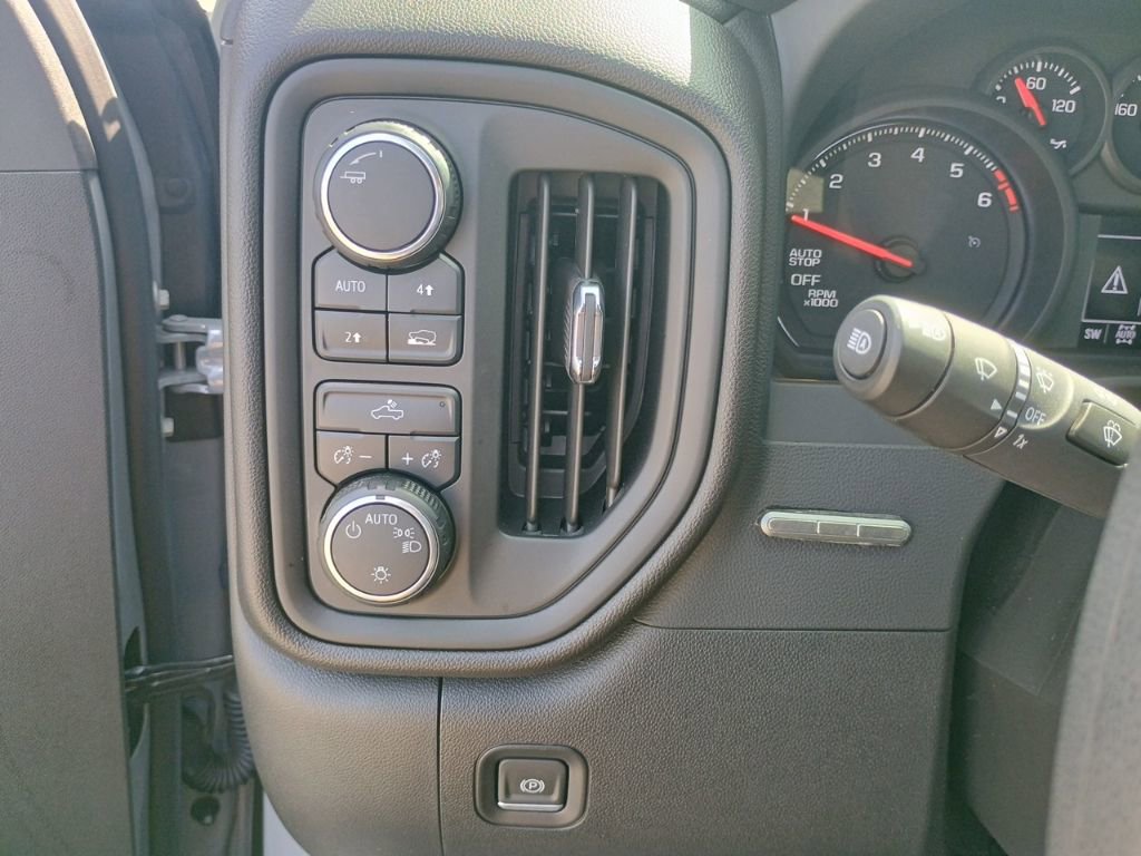 Used 2024 Chevrolet Silverado 1500 Custom image 26
