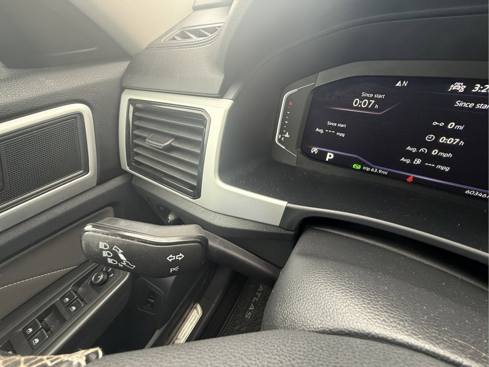 Used 2023 Volkswagen Atlas SE image 40
