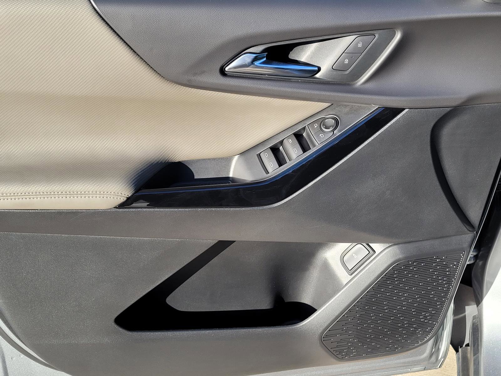 Used 2026 Chevrolet Equinox LT w/ Convenience Package II image 4