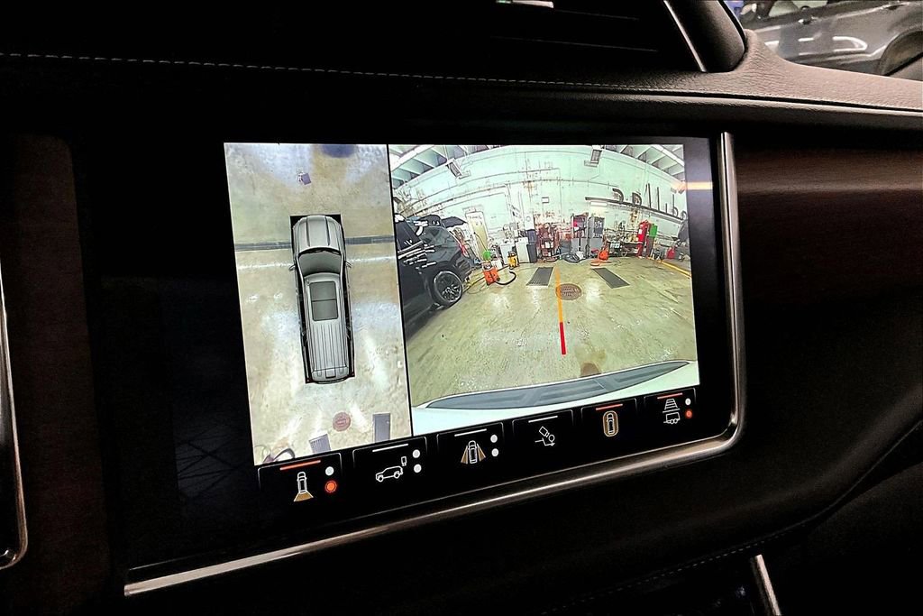 Used 2024 GMC Yukon XL Denali Ultimate AWD/4WD image 14