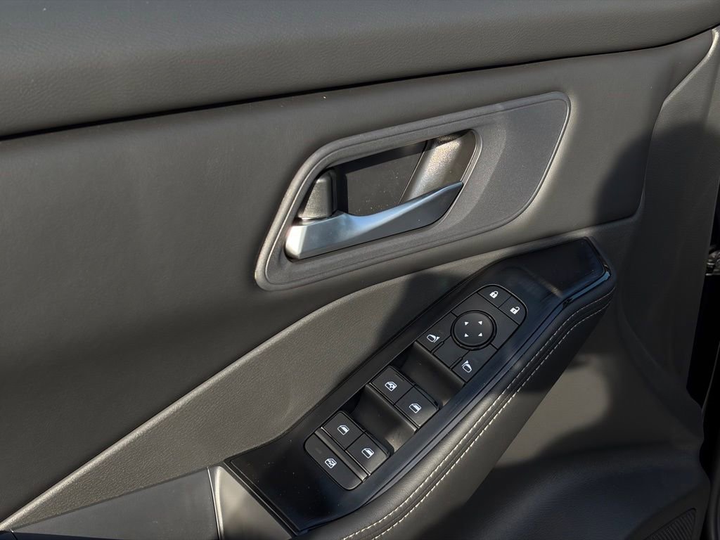 New 2026 Nissan Rogue SV FWD image 13