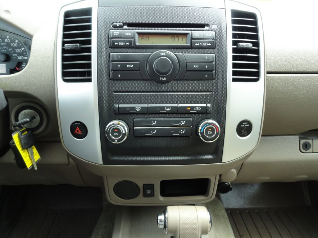Used 2010 Nissan Frontier SE RWD image 11
