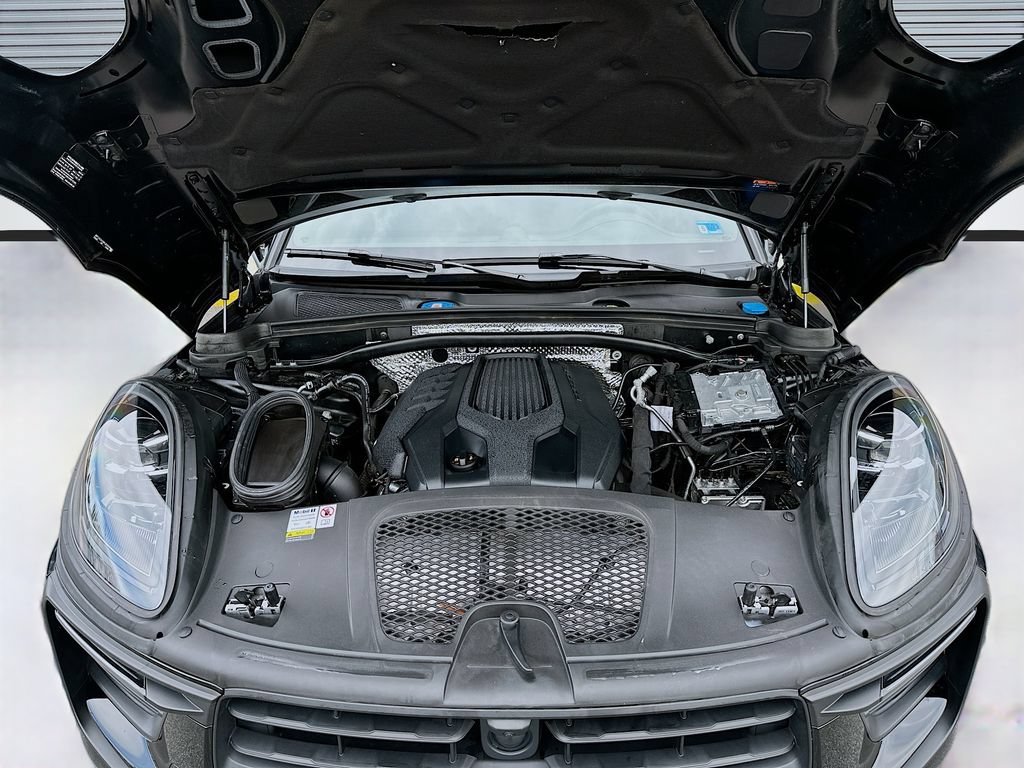 Certified 2023 Porsche Macan Turbo AWD/4WD image 32