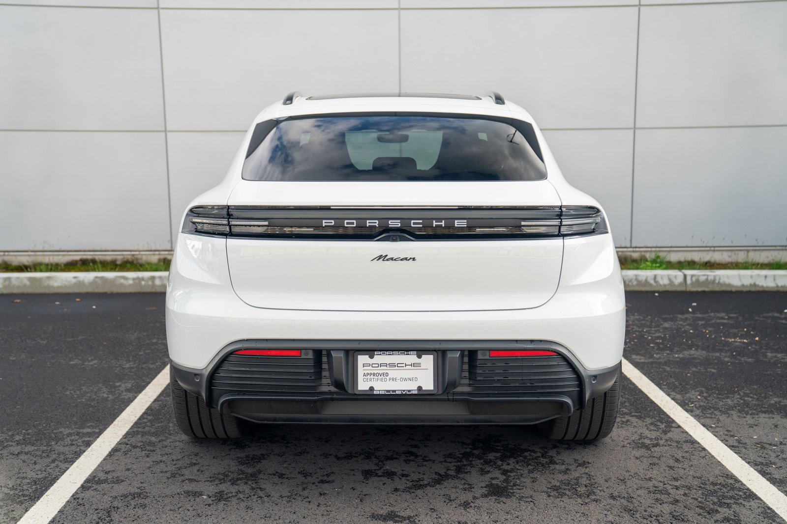 Certified 2025 Porsche Macan Electric image 7
