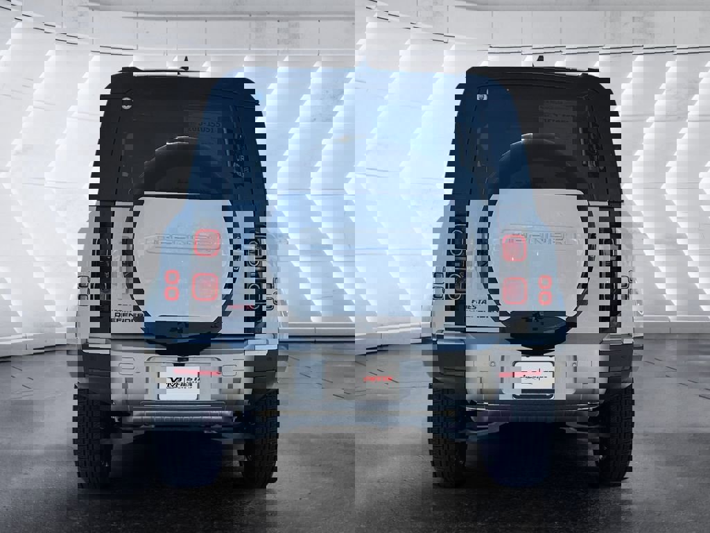 Used 2025 Land Rover Defender 90 S AWD/4WD image 5