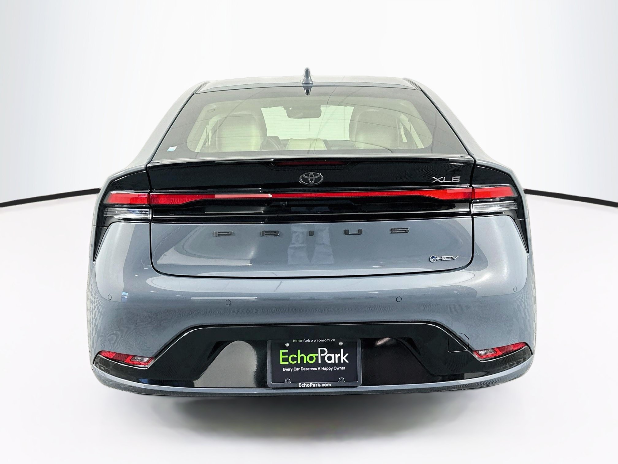 Used 2024 Toyota Prius XLE FWD image 7