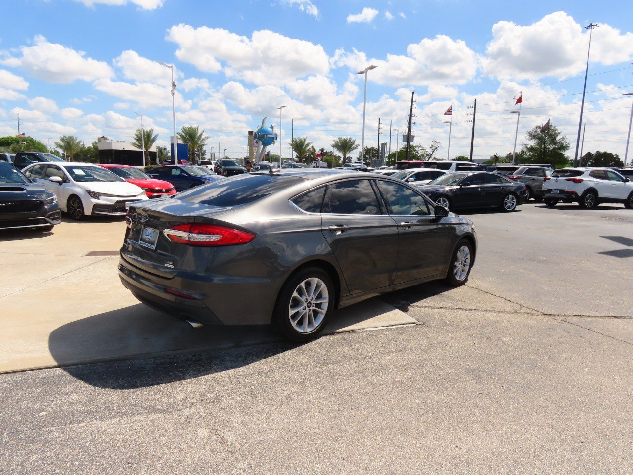 Used 2020 Ford Fusion SE image 11