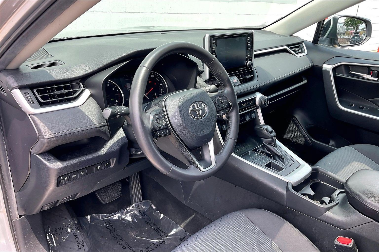 Used 2020 Toyota RAV4 XLE w/ Convenience Package AWD/4WD image 18