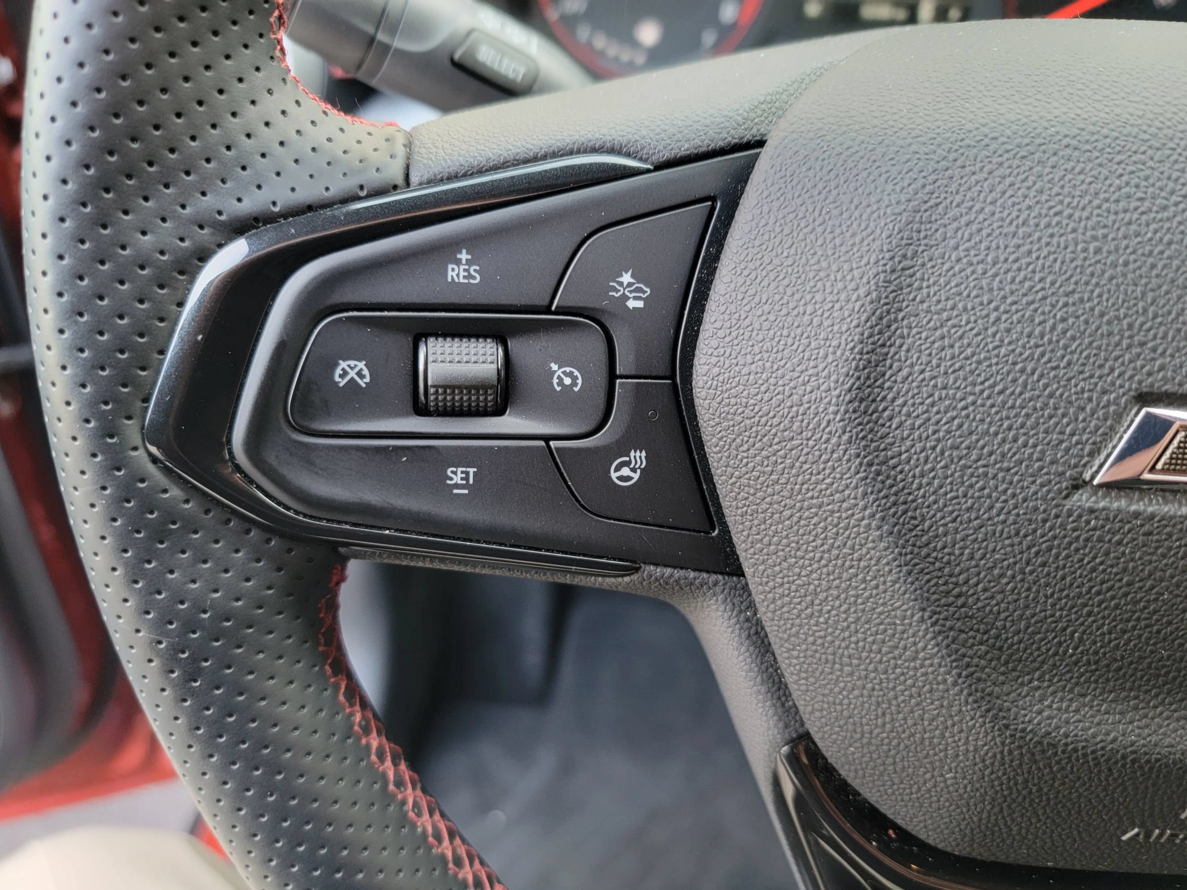 Used 2024 Chevrolet Trax RS w/ Driver Confidence Package FWD image 25