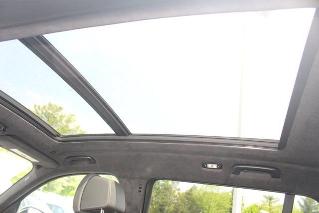 Used 2025 BMW X7 xDrive40i w/ M Sport Package image 27