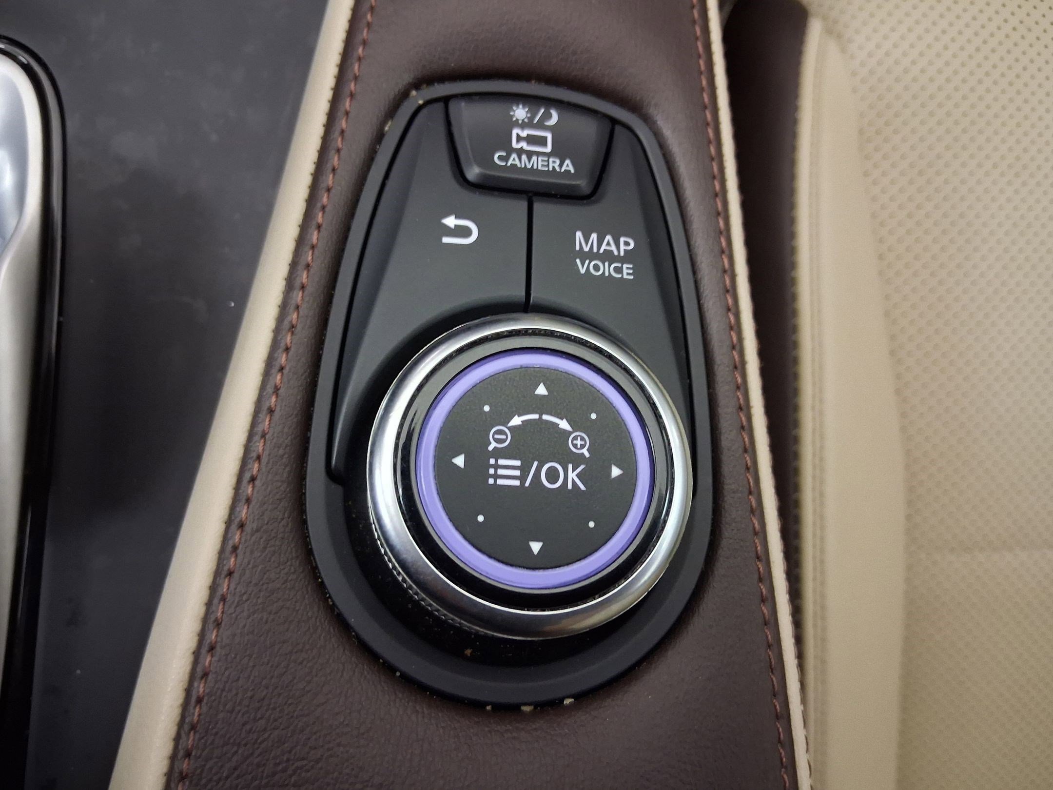 Used 2019 INFINITI QX50 Essential w/ Sensory Package image 32