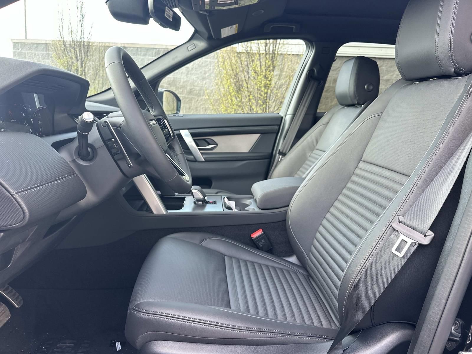 New 2026 Land Rover Discovery Sport Landmark image 12