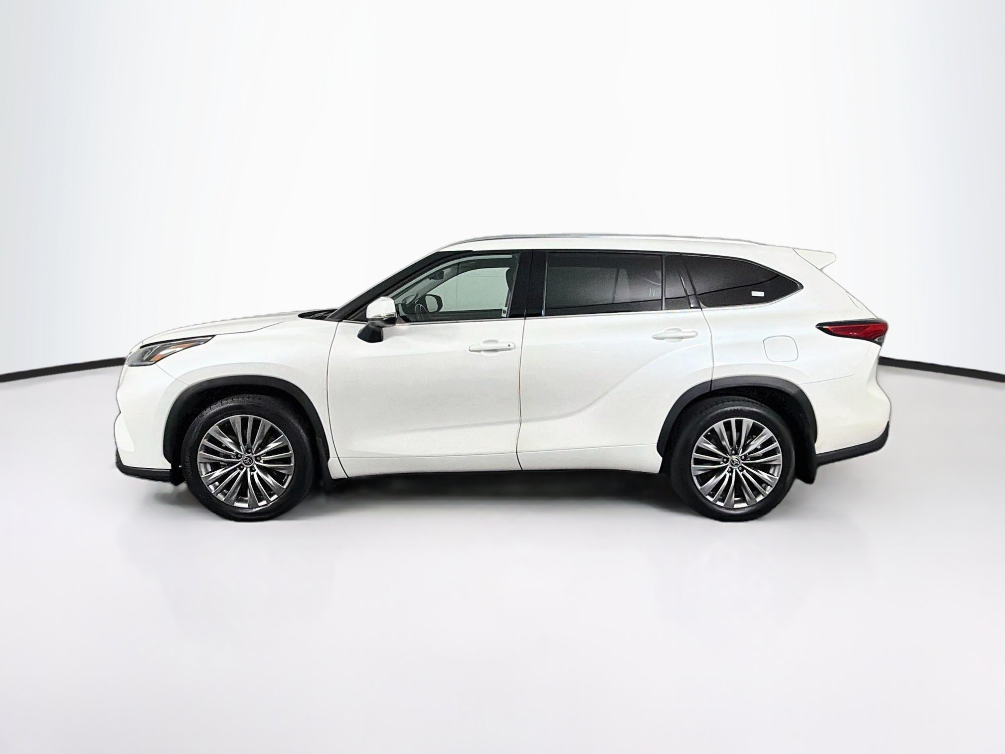 Used 2021 Toyota Highlander Platinum AWD/4WD image 4