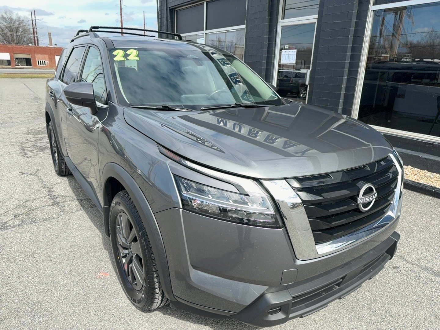 Used 2022 Nissan Pathfinder SV AWD/4WD image 2