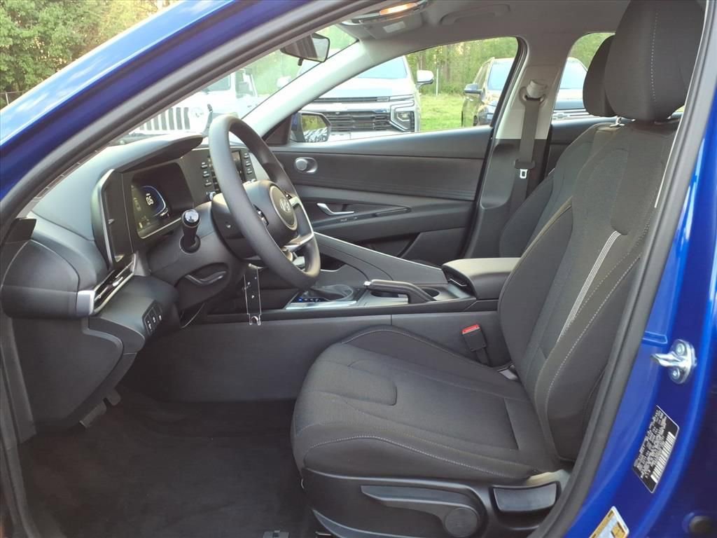 Used 2026 Hyundai Elantra SE image 12