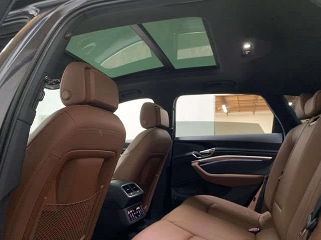 Used 2024 Audi Q8 e-tron Premium Plus w/ Premium Plus Package AWD/4WD image 30