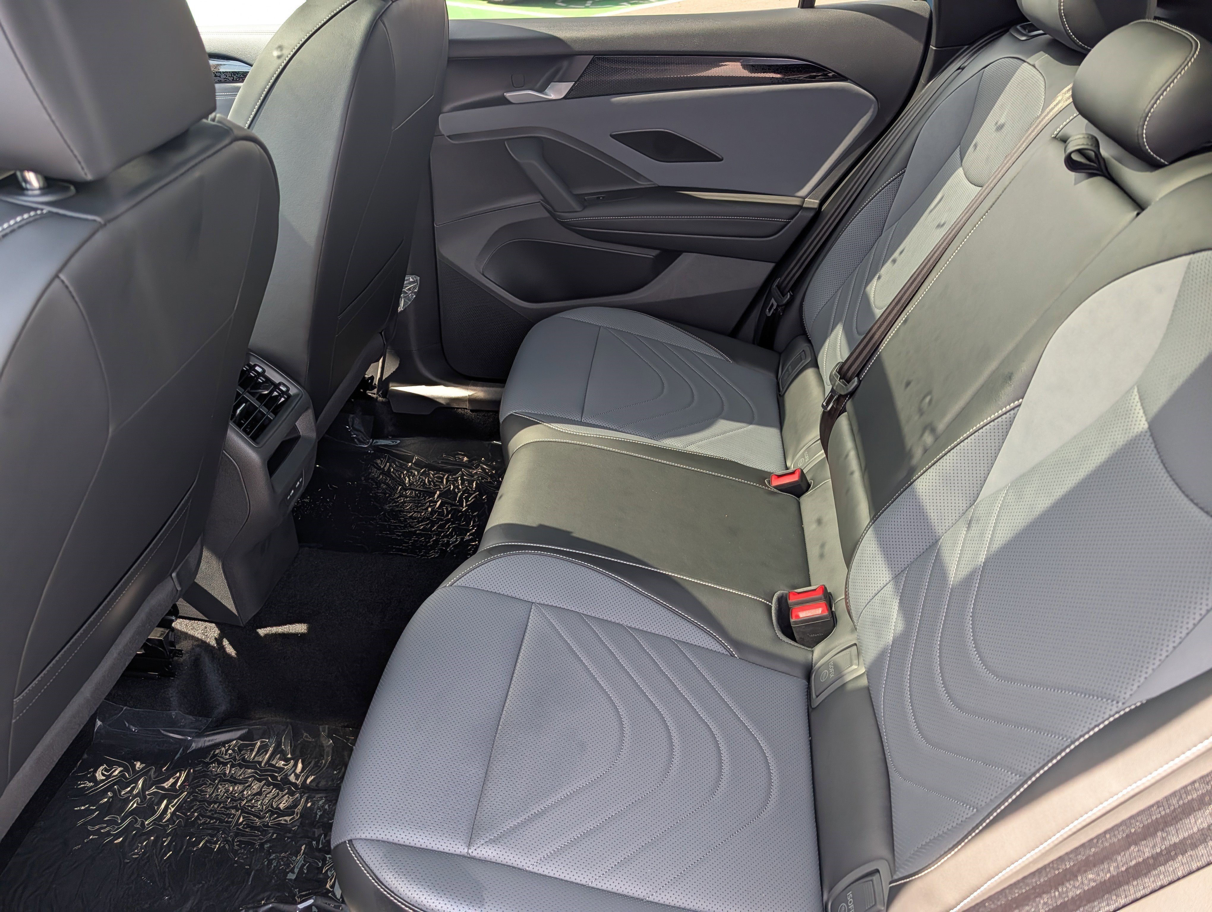 New 2026 Volkswagen Tiguan SE R-Line AWD/4WD image 5