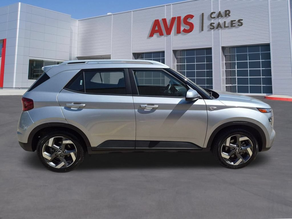 Used 2025 Hyundai Venue SEL FWD image 5