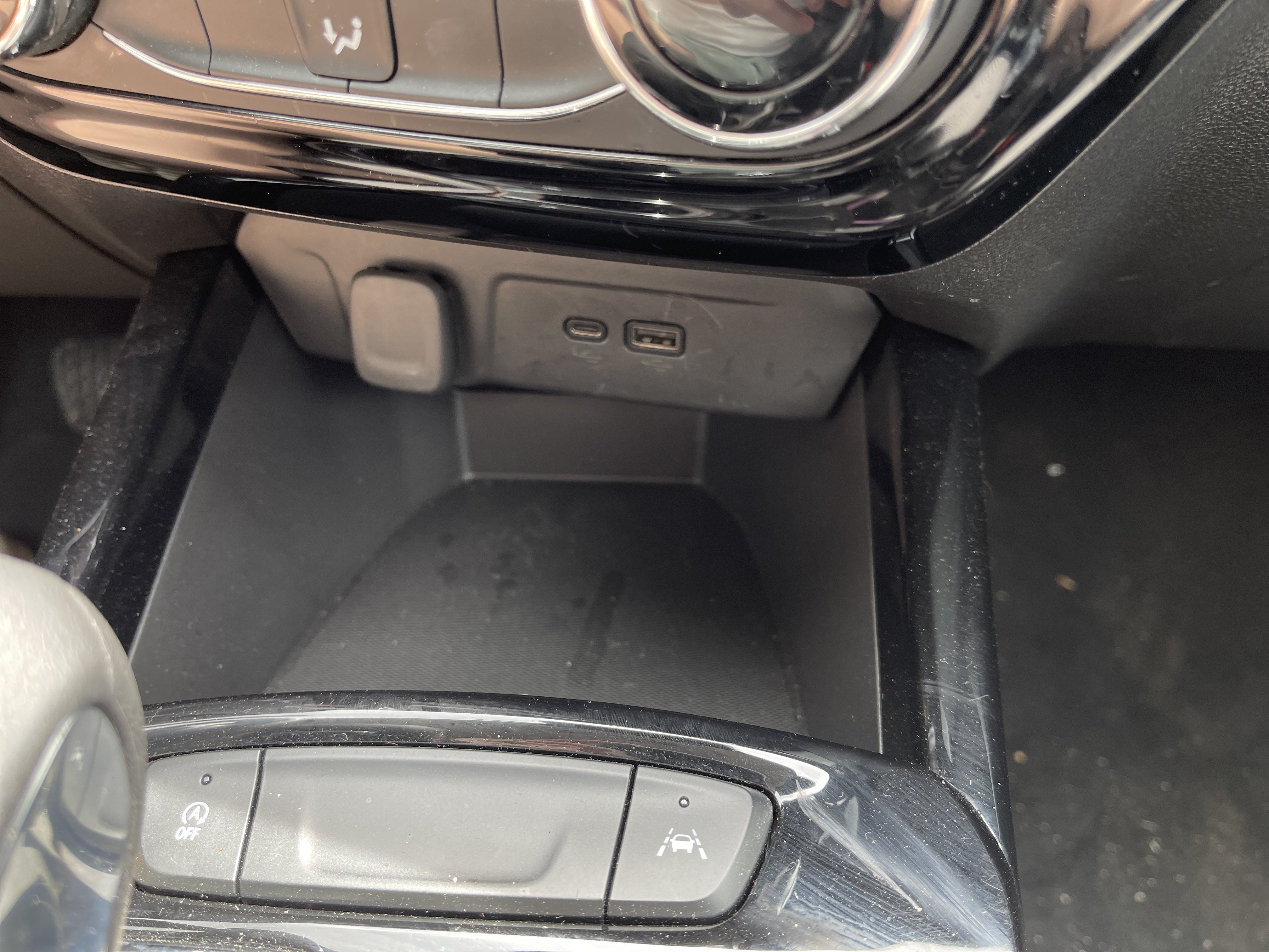 Used 2025 Chevrolet Trax LT FWD image 28