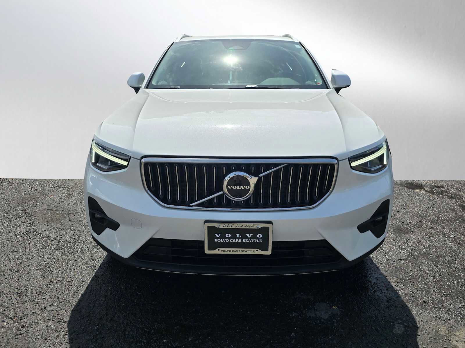 Certified 2024 Volvo XC40 B5 Plus image 8
