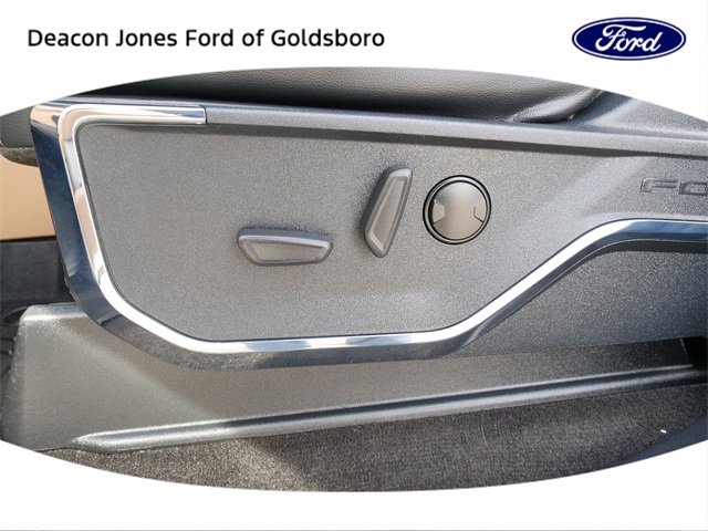 Used 2022 Ford F150 Lariat w/ Trailer Tow Package image 17