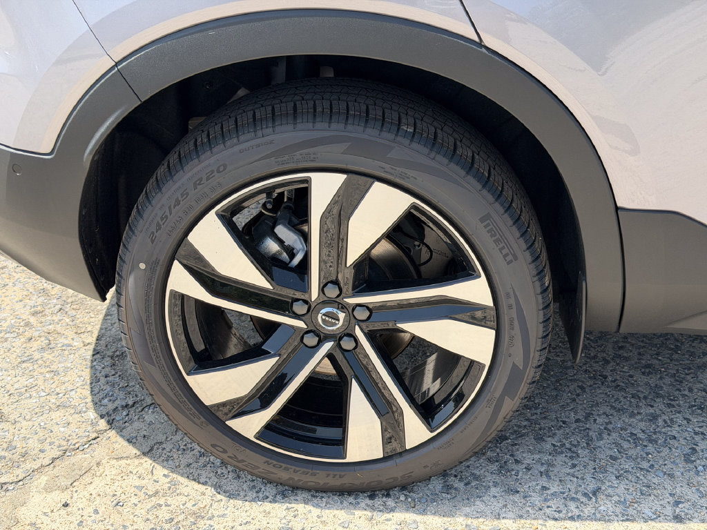 New 2026 Volvo XC40 B5 Plus w/ Climate Package AWD/4WD image 6